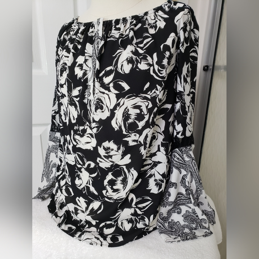 White House Black Market Roses and Paisley Bell Sleeve Elastic Neck Blouse small